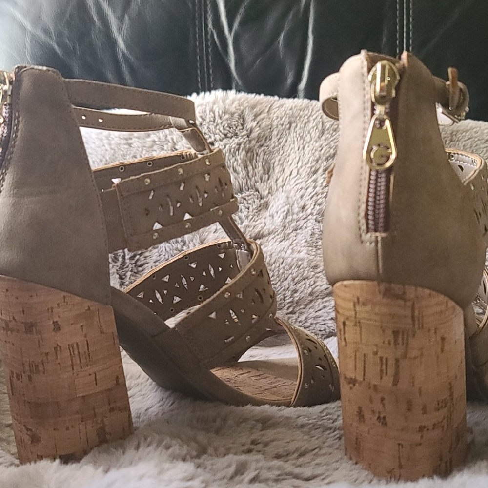 GUESS Spring/autumn sandals - Picture 3 of 3